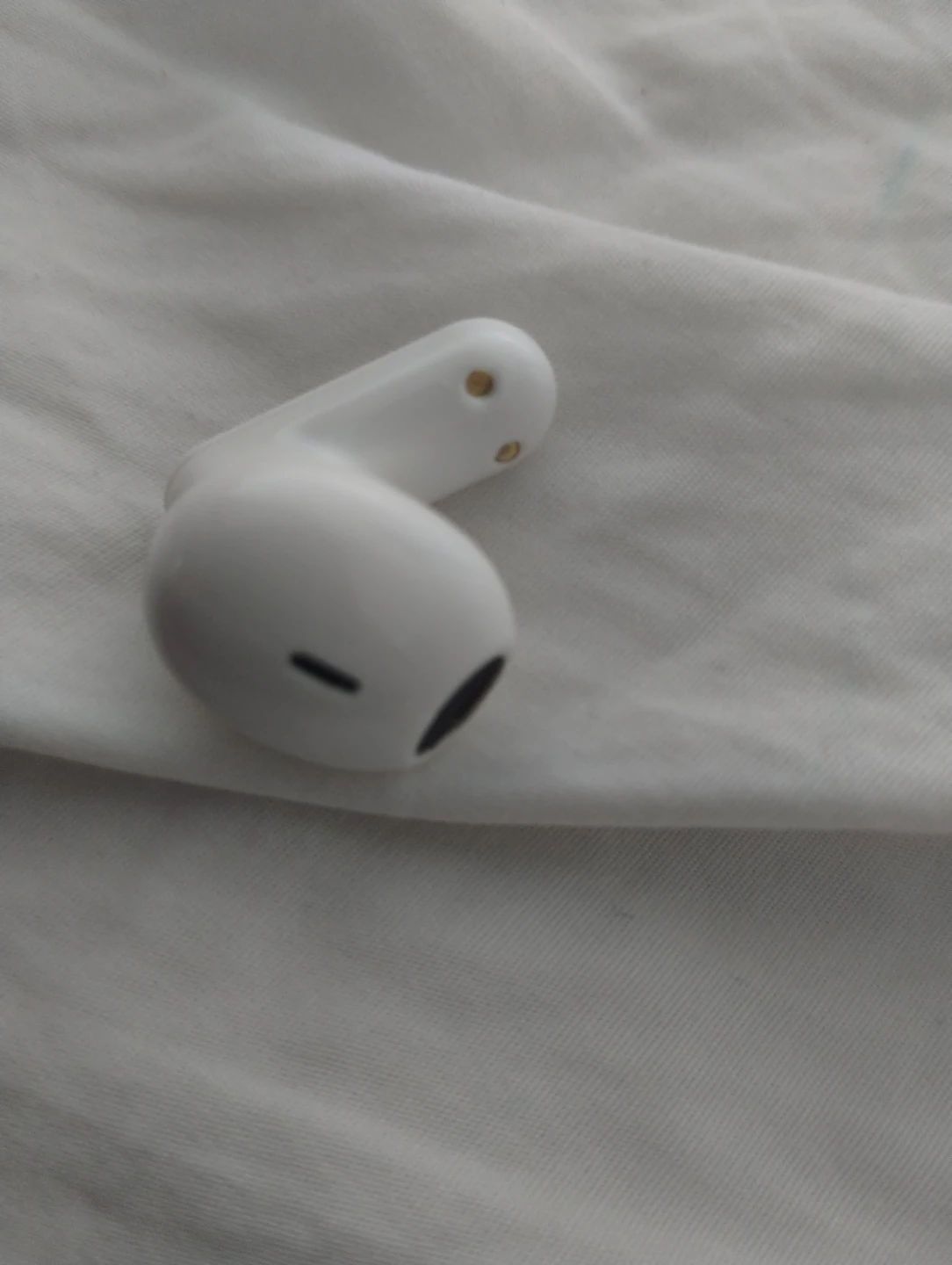 White Wireless Earbud