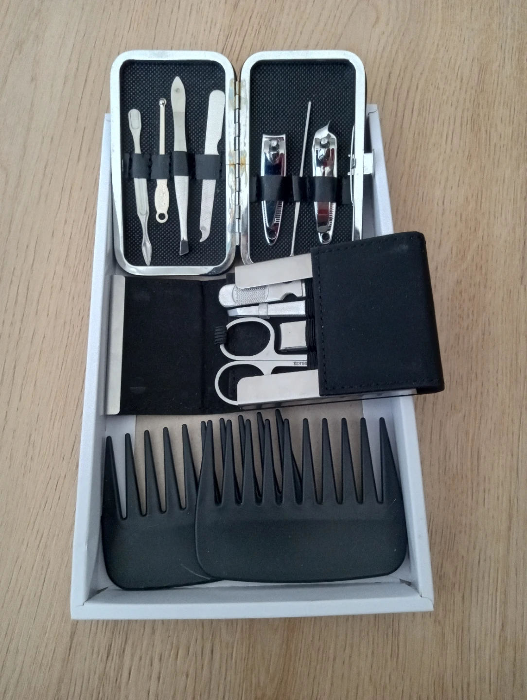 Branch new manicure Set $10.