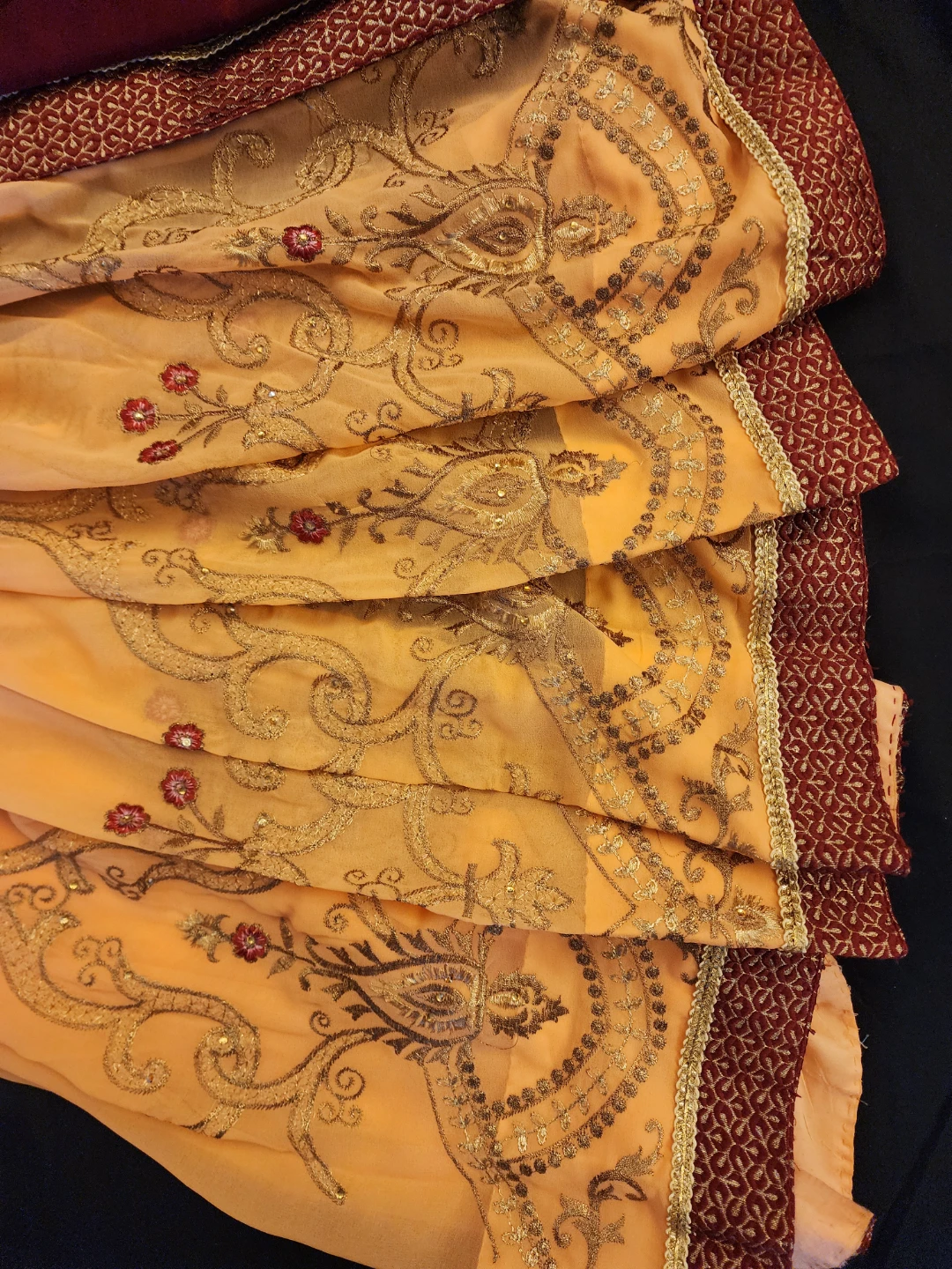 Cream and Maroon Embroidered Saree with Blouse - photo 4