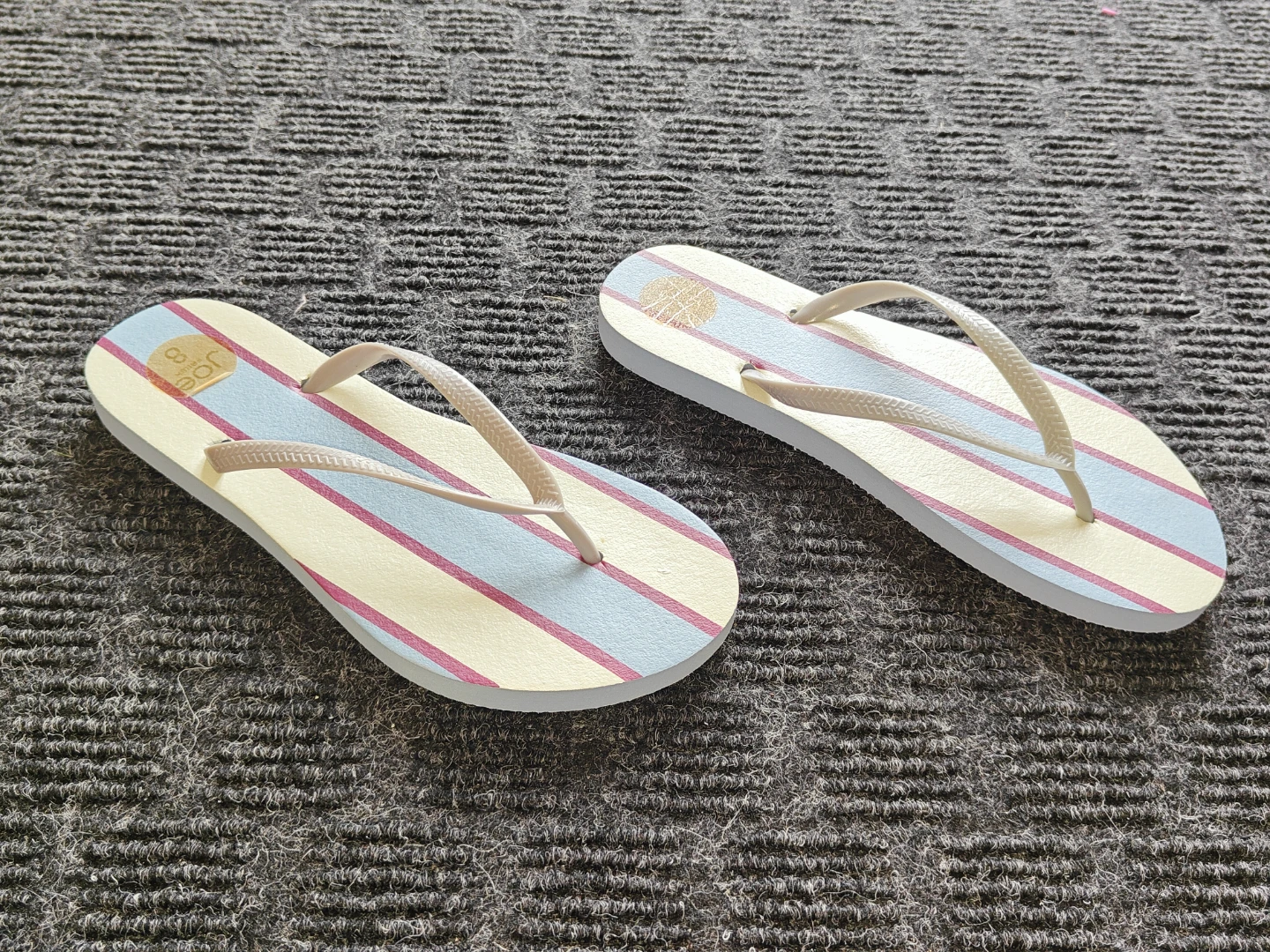 Joe Fresh Women Flip Flops Sandals / Slippers - Size 7