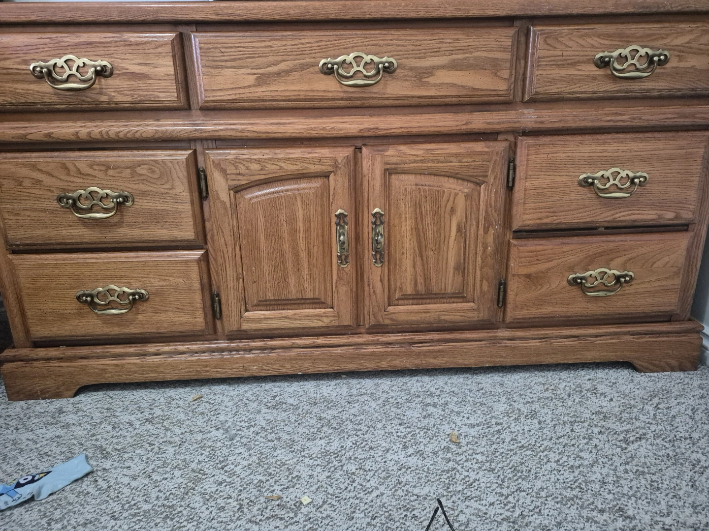 Wooden Dresser with 4 Drawers and 2 Cabinets