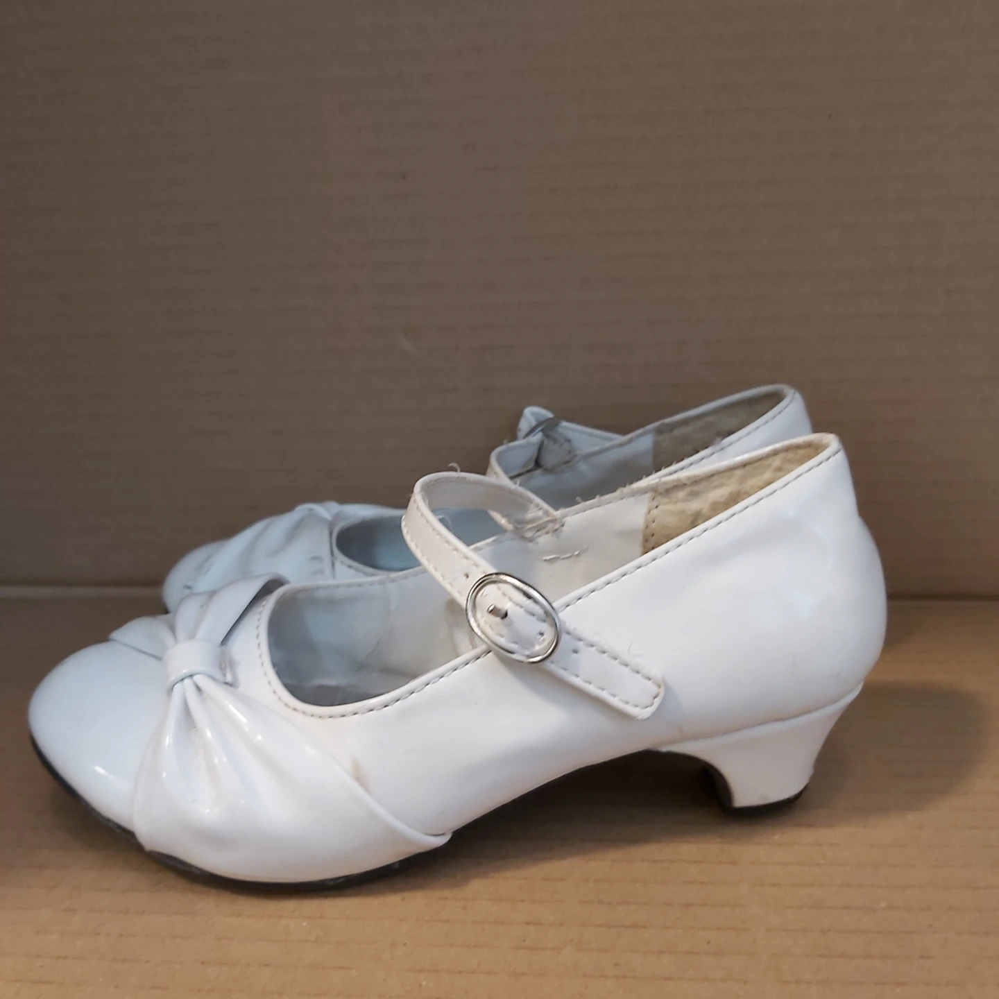 Children's size 13 White heeled shoe for girls - photo 3
