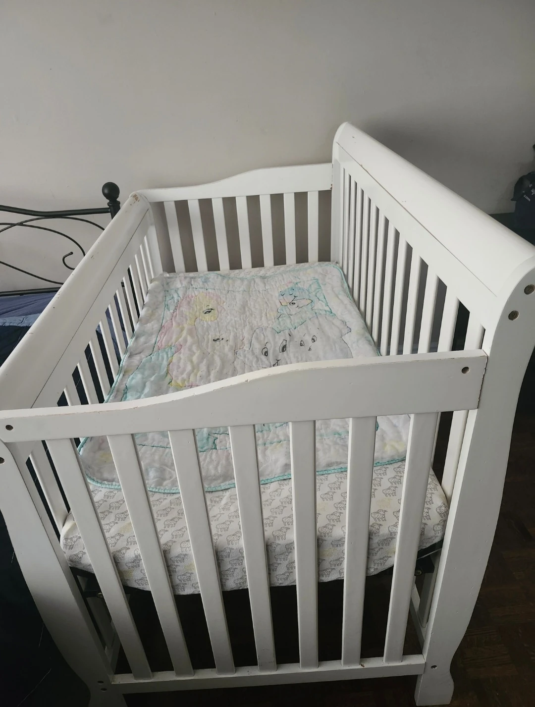 White baby crib
