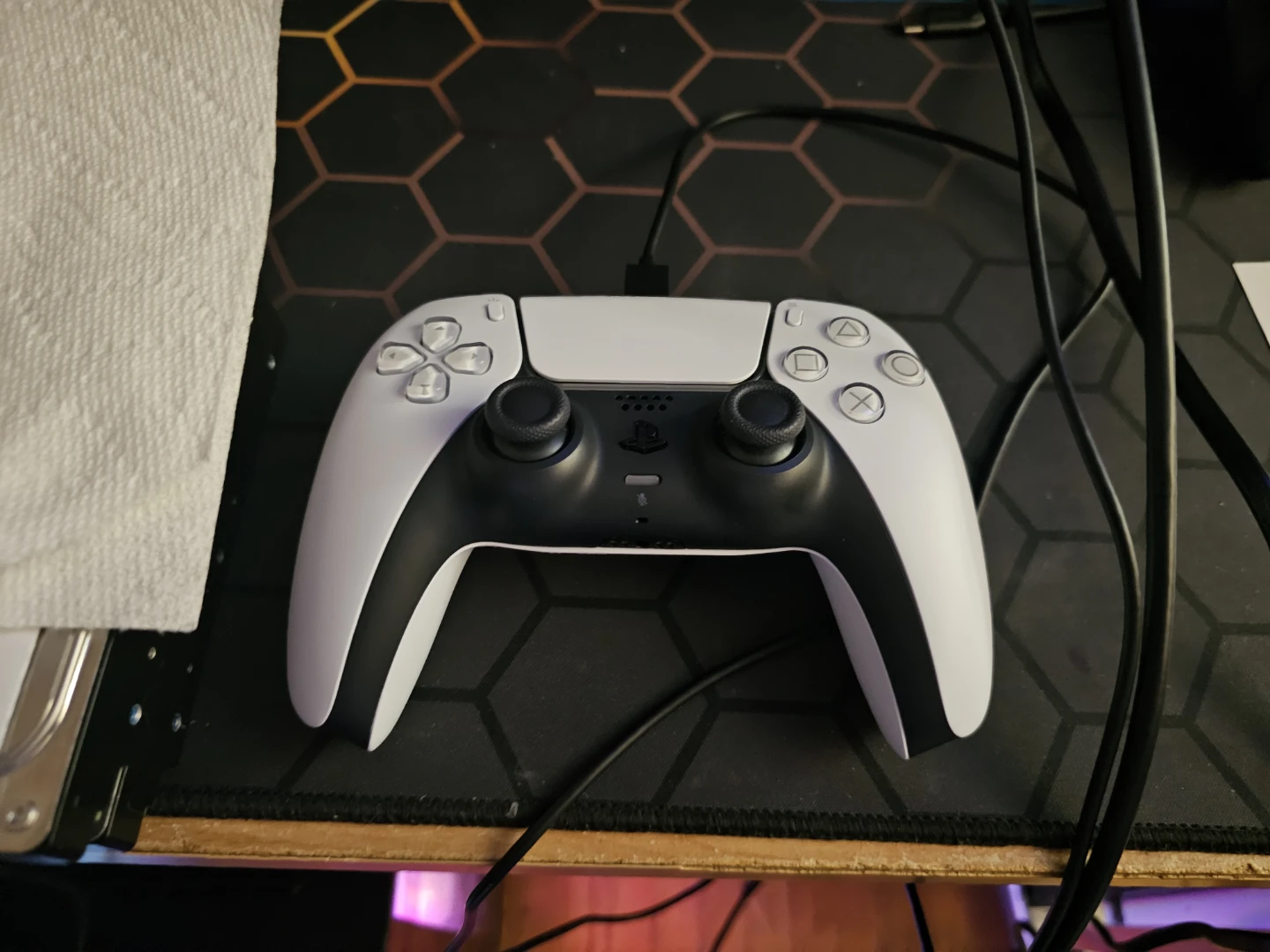 Ps5 Slim 1 TB BRAND NEW 1 Day old - photo 2