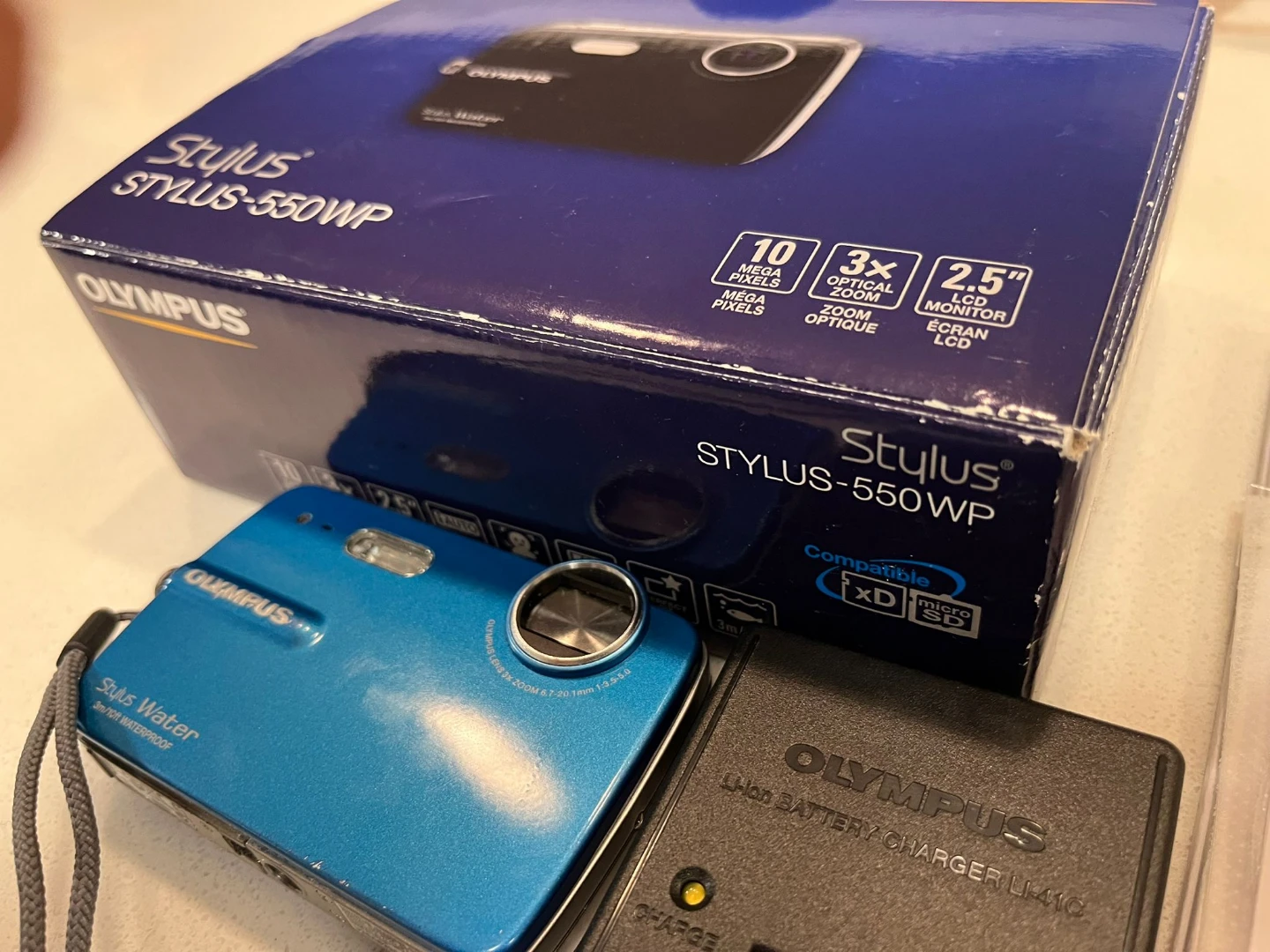Olympus Stylus 550WP Digital Camera (Blue)