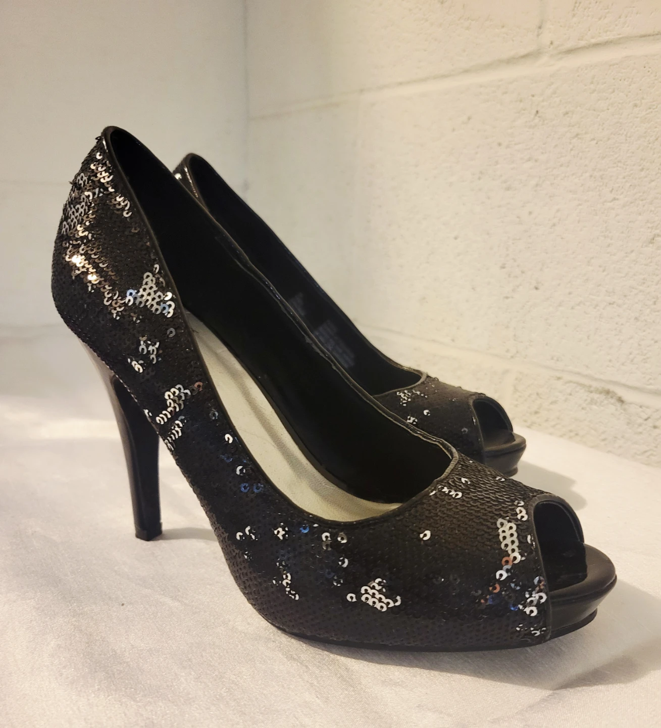 Jessica Simpson Black Sequin Peep-Toe Heels Size 7