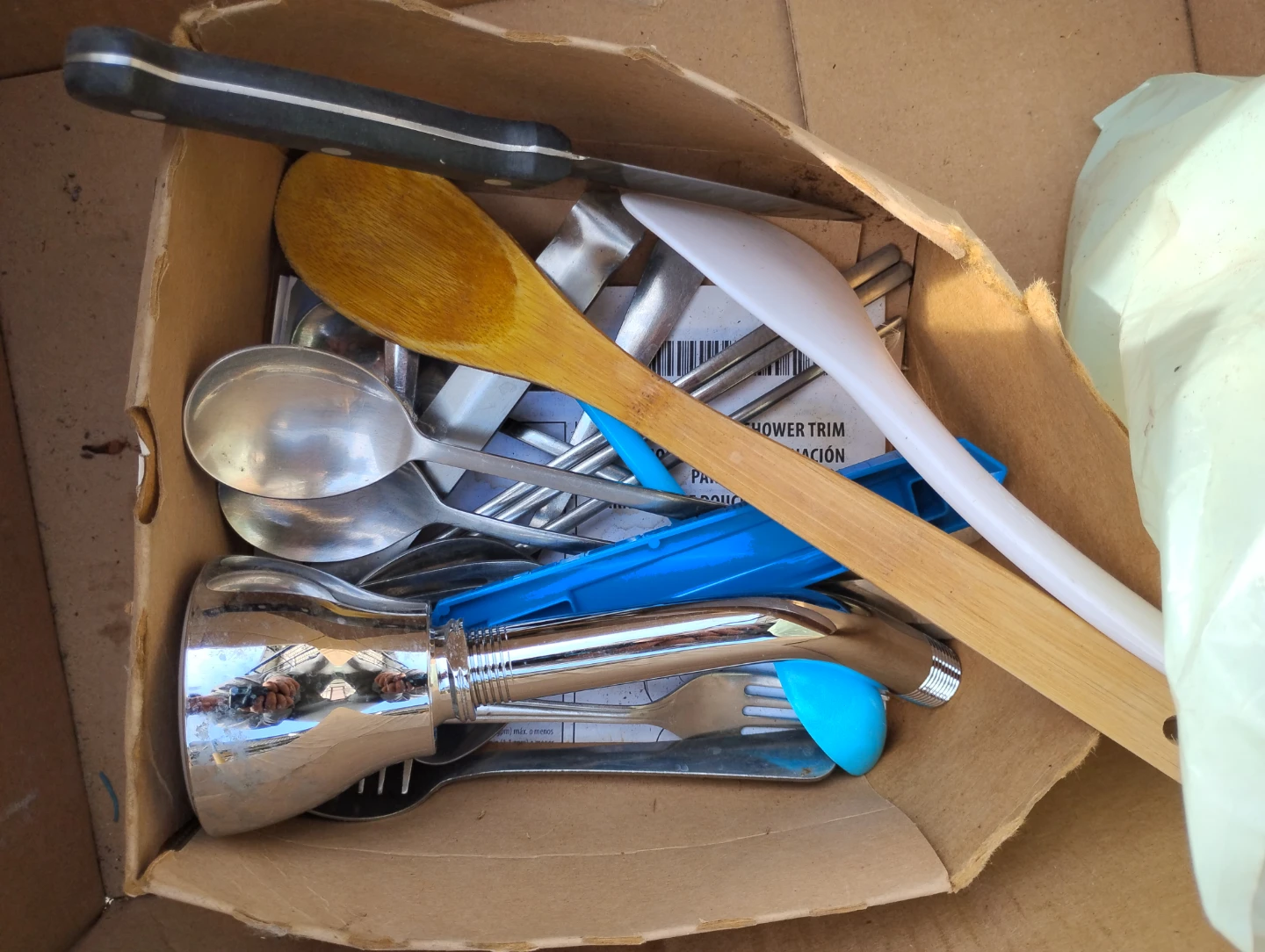 Assorted Kitchen Utensils and Knife🌱