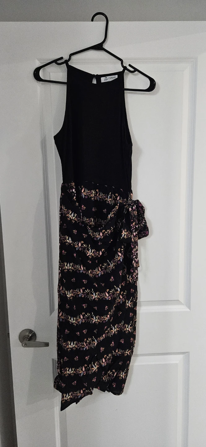 CUPSHE Black Floral Print Halter Dress