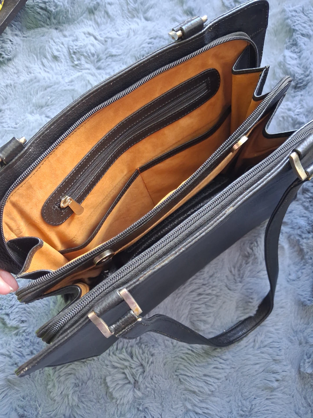 Elegant Black Organizer Shoulder Bag - photo 2