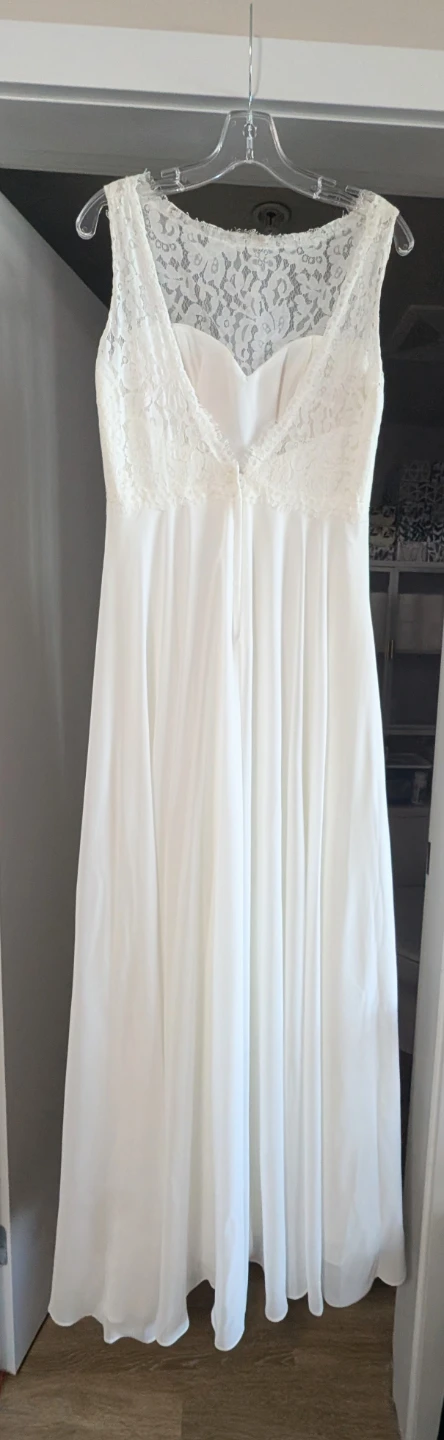 White Lace Wedding/Reception Dress by French Bustle - photo 3