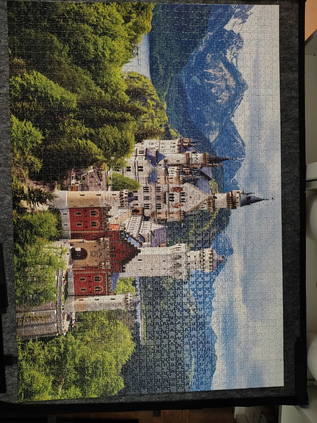Neuschwanstein Castle 2000 Piece Jigsaw Puzzle - photo 2