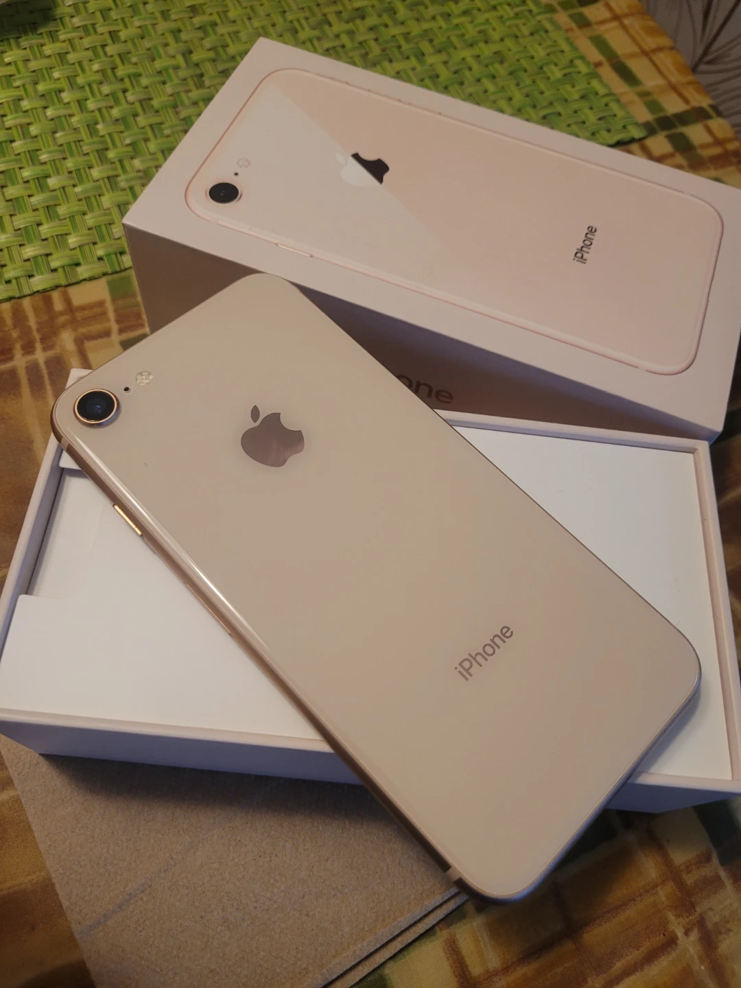 Apple iPhone 8 Gold - 64GB - photo 2