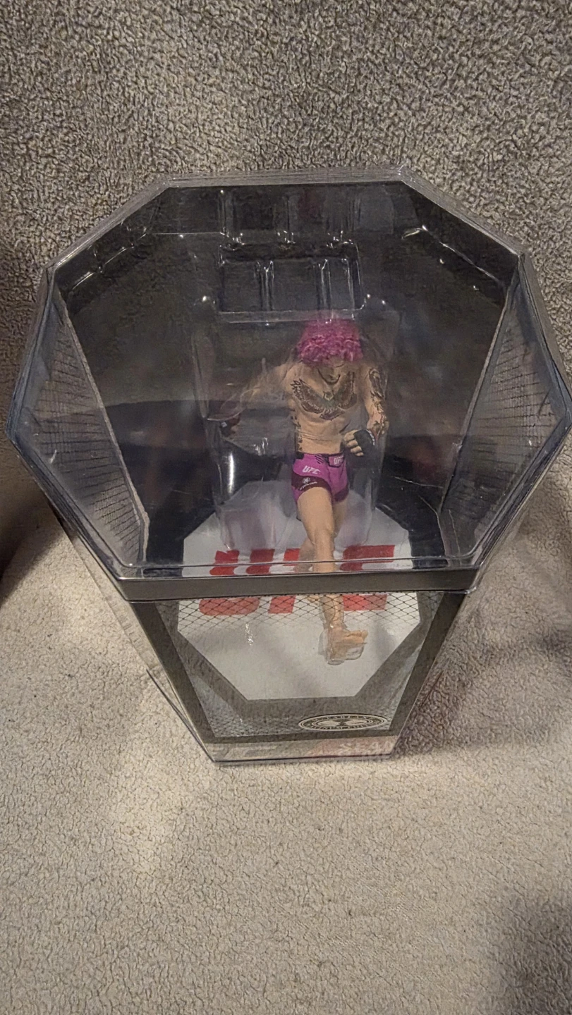 McFarlane Toys UFC Sean O'Malley Platinum Action Figure - photo 5