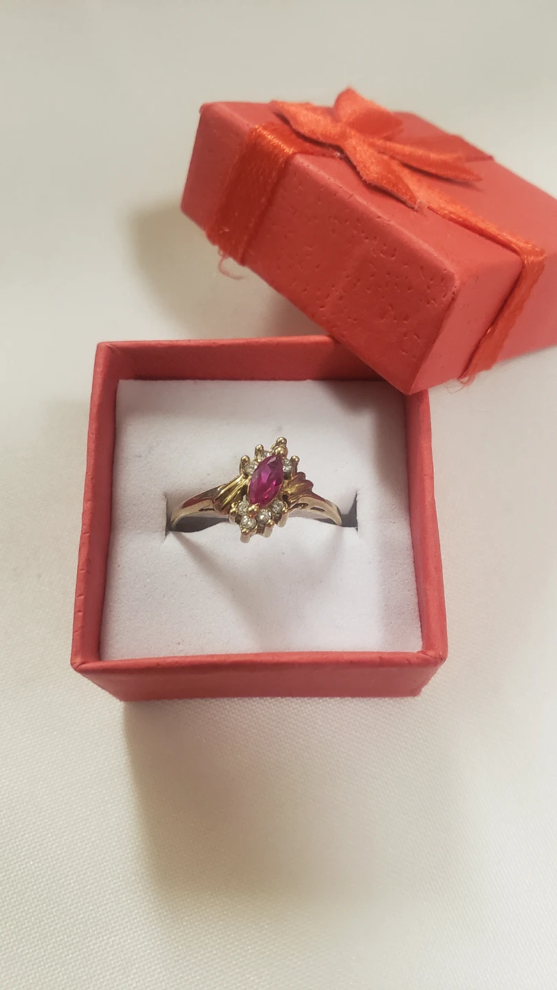Like New Women's 10K Real Gold Ring With Red Garnet - photo 2