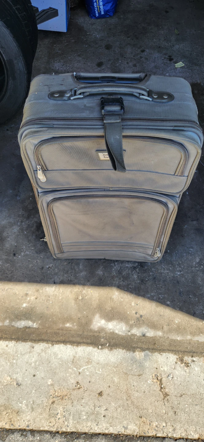 American Tourister Luggage Set - photo 2
