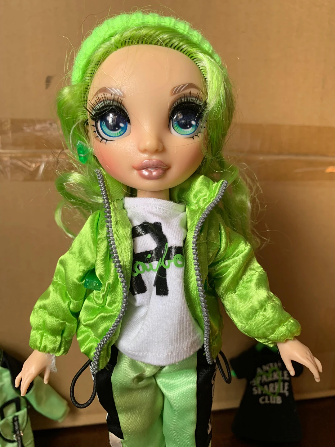 Rainbow High Doll - Green Outfit - photo 2
