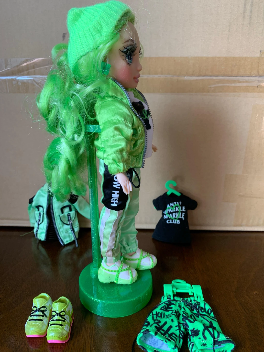 Rainbow High Doll - Green Outfit - photo 5