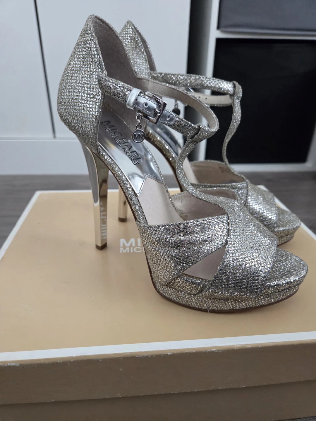 Michael Kors Diana T-Strap Glitter Heels Size 7M - photo 4