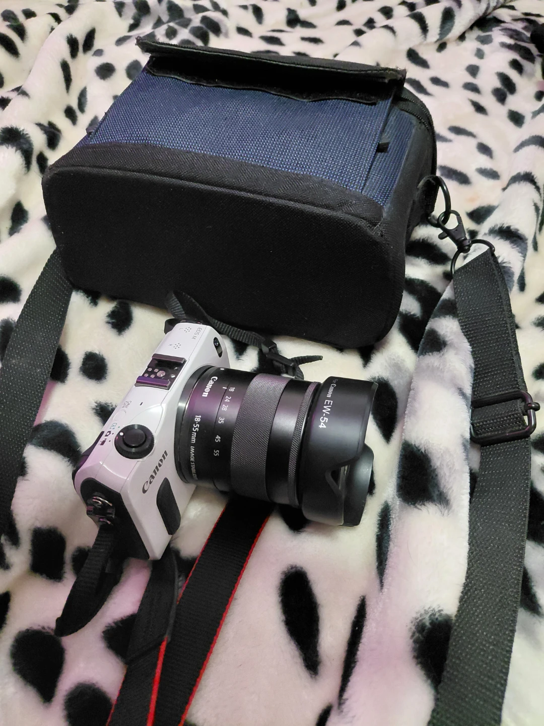 Canon EOS M Mirrorless Camera with 18-55mm Lens and Case - photo 2