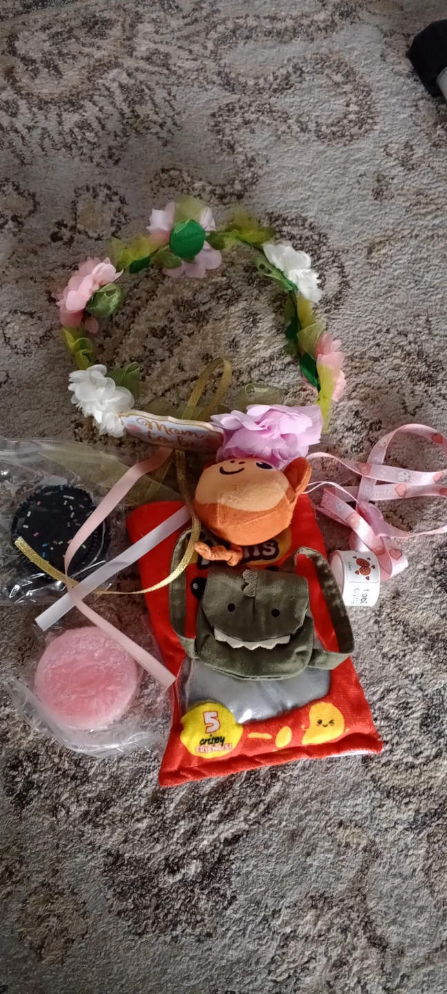Mom to Be Flower Crown and Plush Toy Set