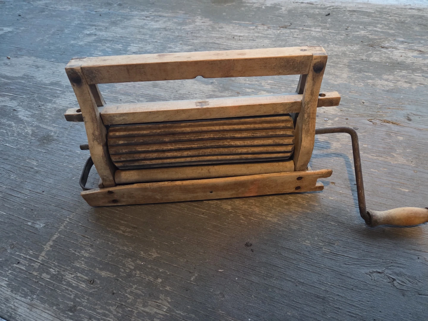 19th Century Wooden Clothes Wringer - photo 2