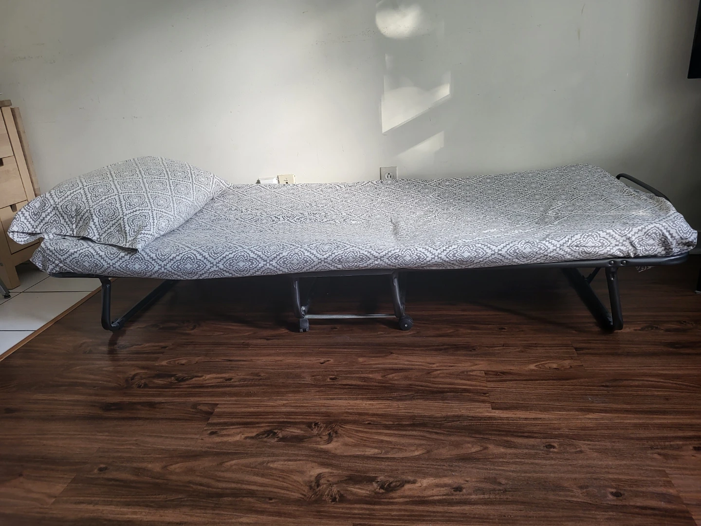 Milliard Premium Folding Guest Bed – Very Sturdy Frame