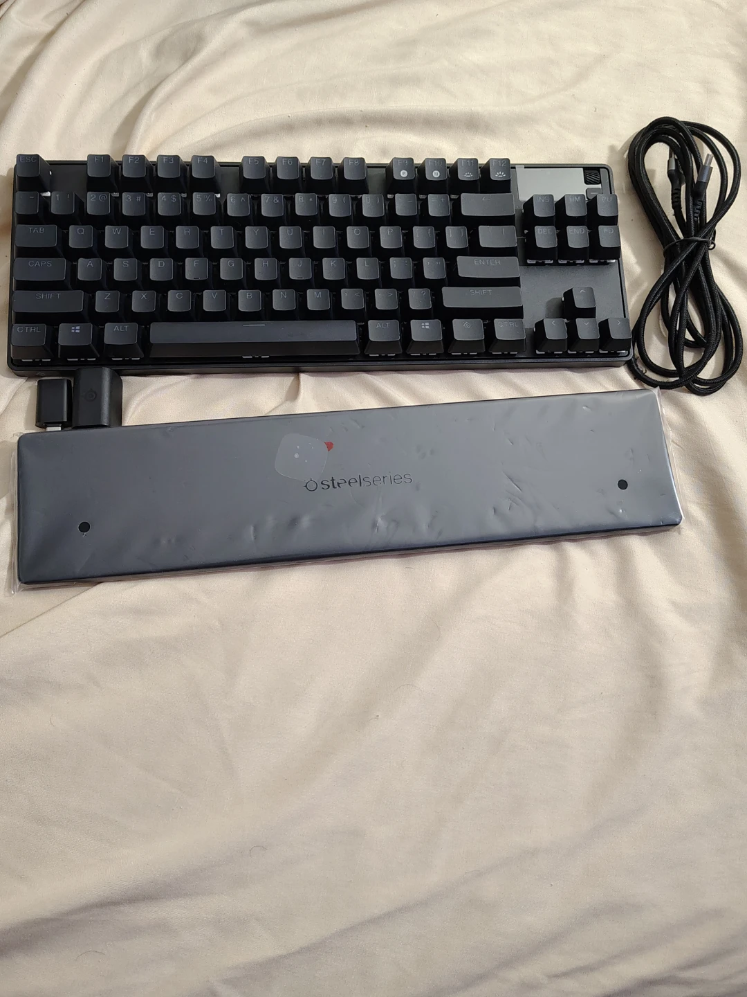 SteelSeries Mechanical Gaming Keyboard with Wrist Rest