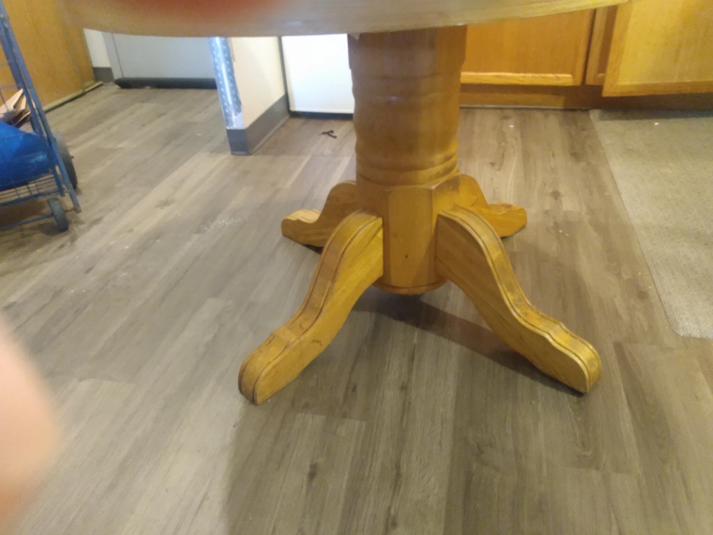 Wooden Round Pedestal Table - photo 2