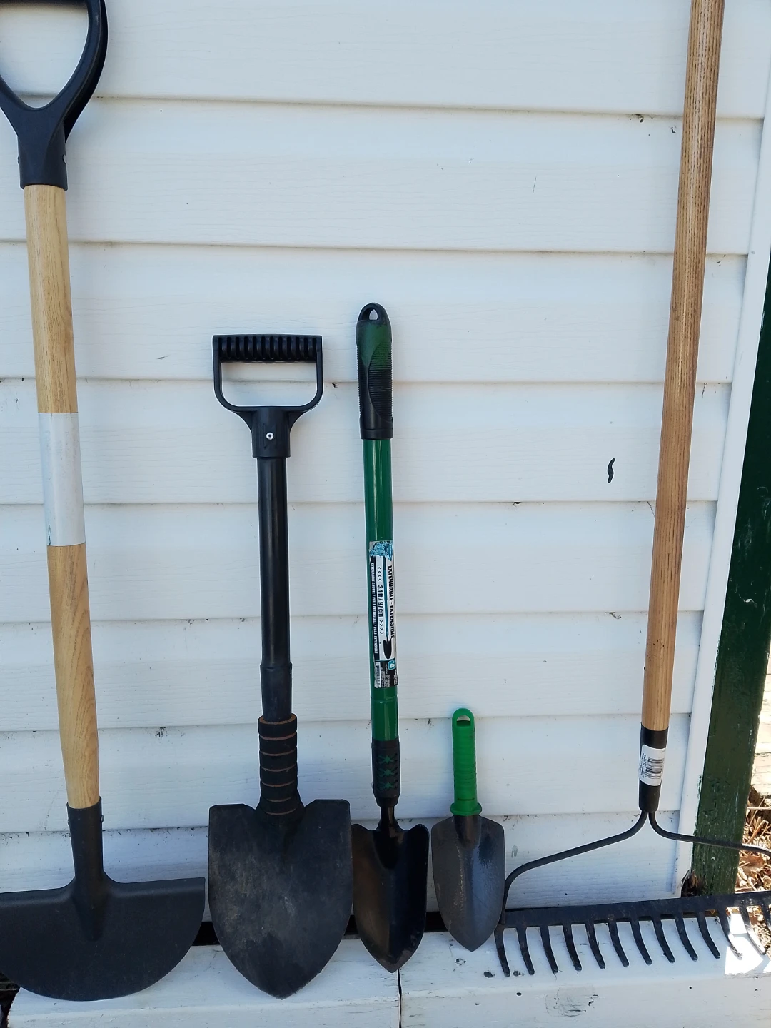 Assorted Garden Tools - Shovels, Trowel & Rake - photo 3