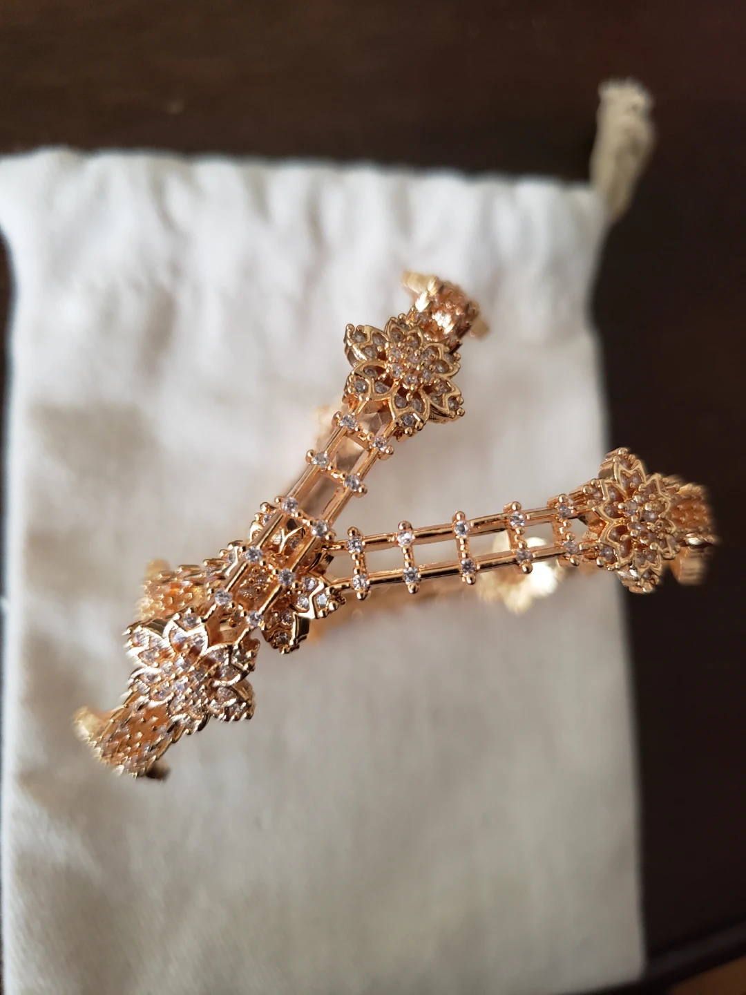 Gold-toned bangles with floral design and rhinestones - photo 3