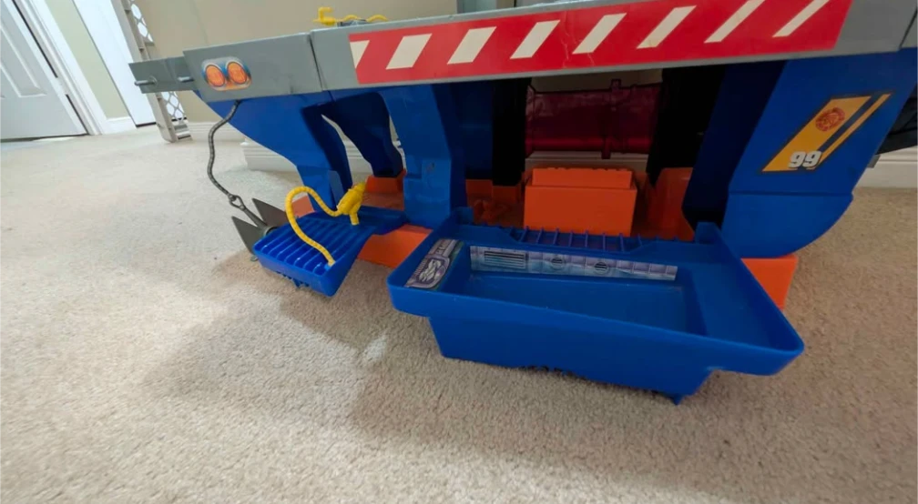 Fisher-Price Imaginext Rescue Center Playset - photo 3