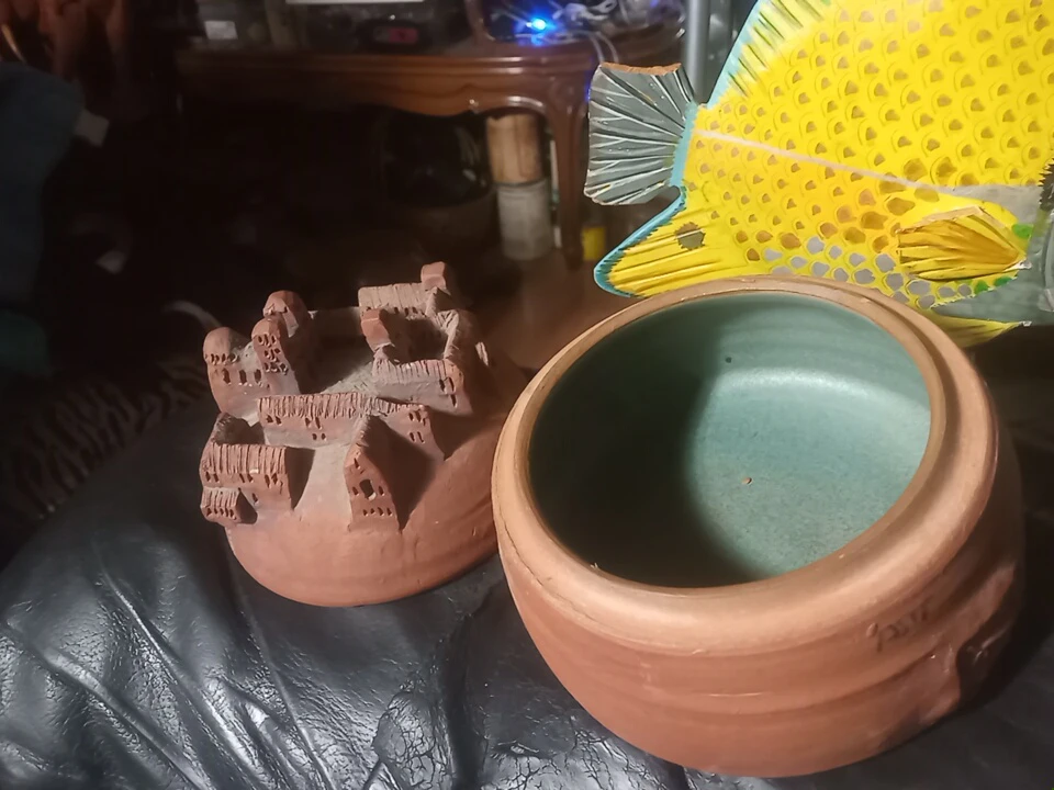 Terracotta Pot with Castle Design - photo 2
