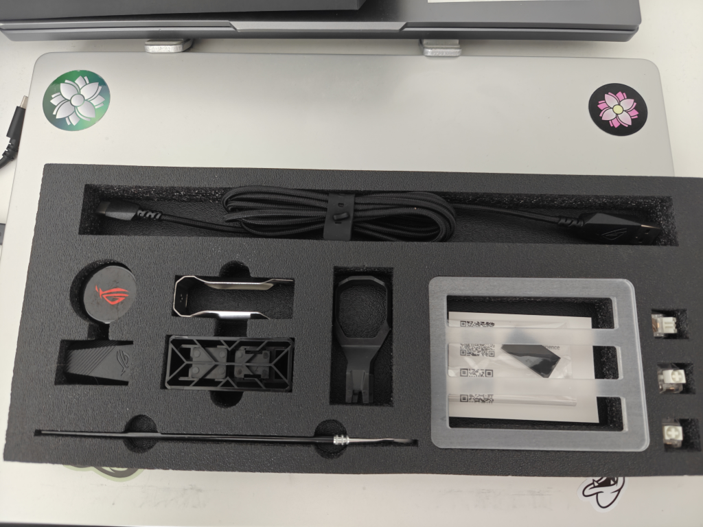 ASUS ROG Azoth Mechanical Gaming Keyboard - photo 3