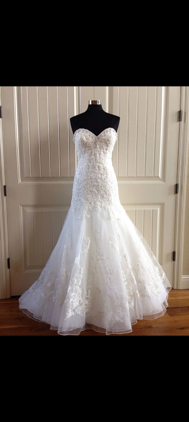 Fit & Flare Wedding dress, lace bodice & sweetheart neckline