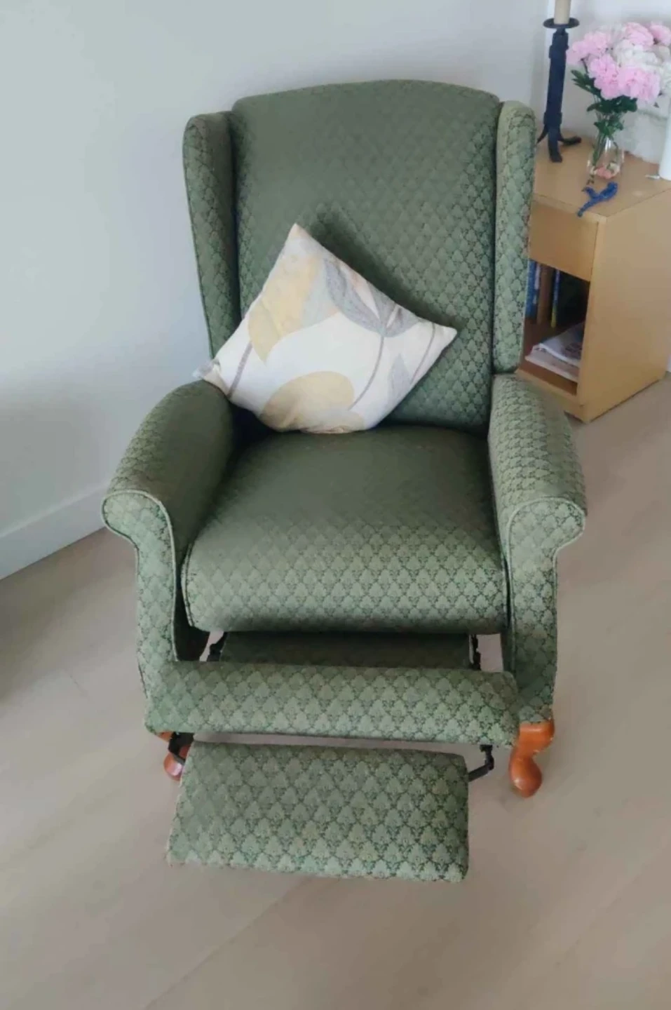Green Wingback Recliner Armchair - photo 2