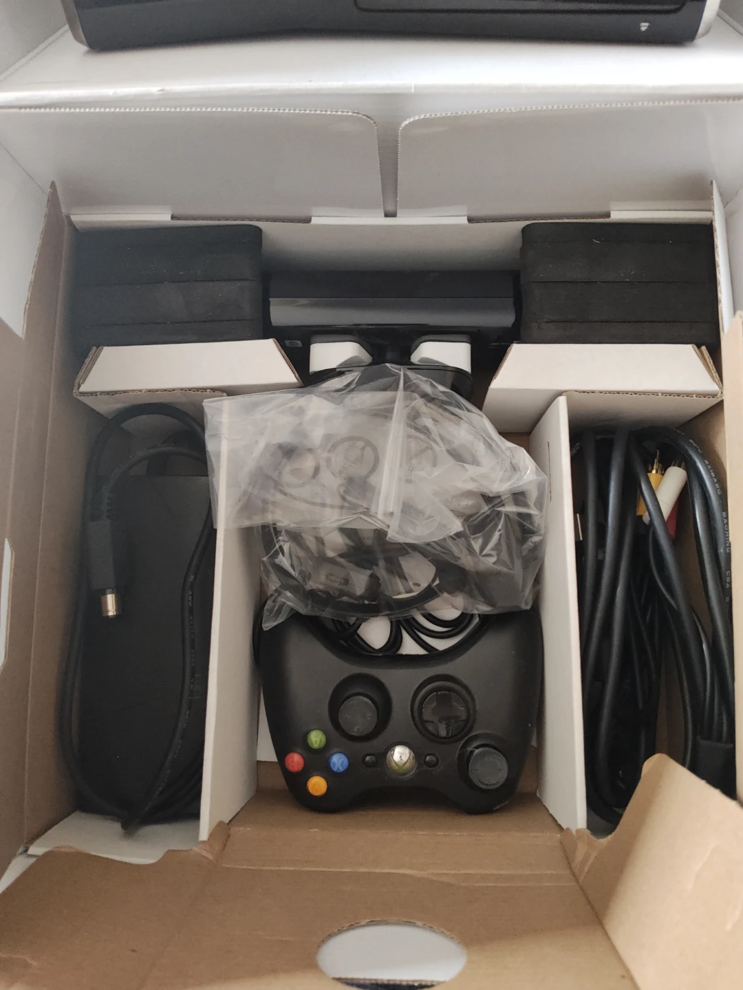 Xbox 360 Special Edition 250GB Kinect Bundle - photo 2