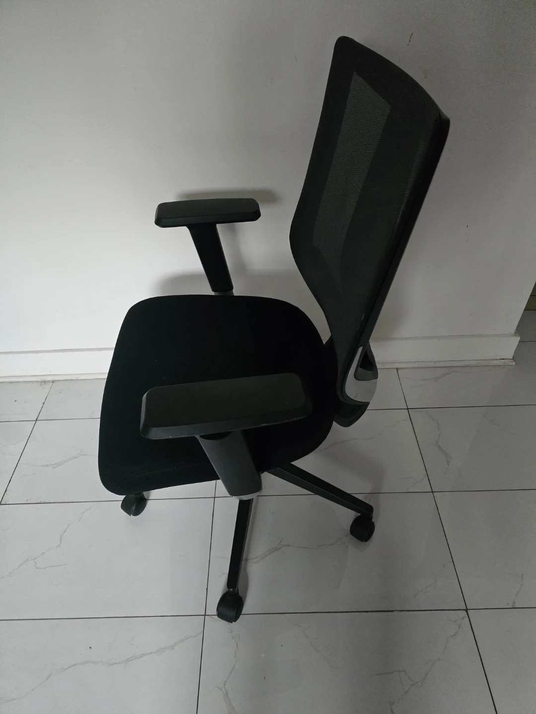 Black Mesh Office Chair - photo 4