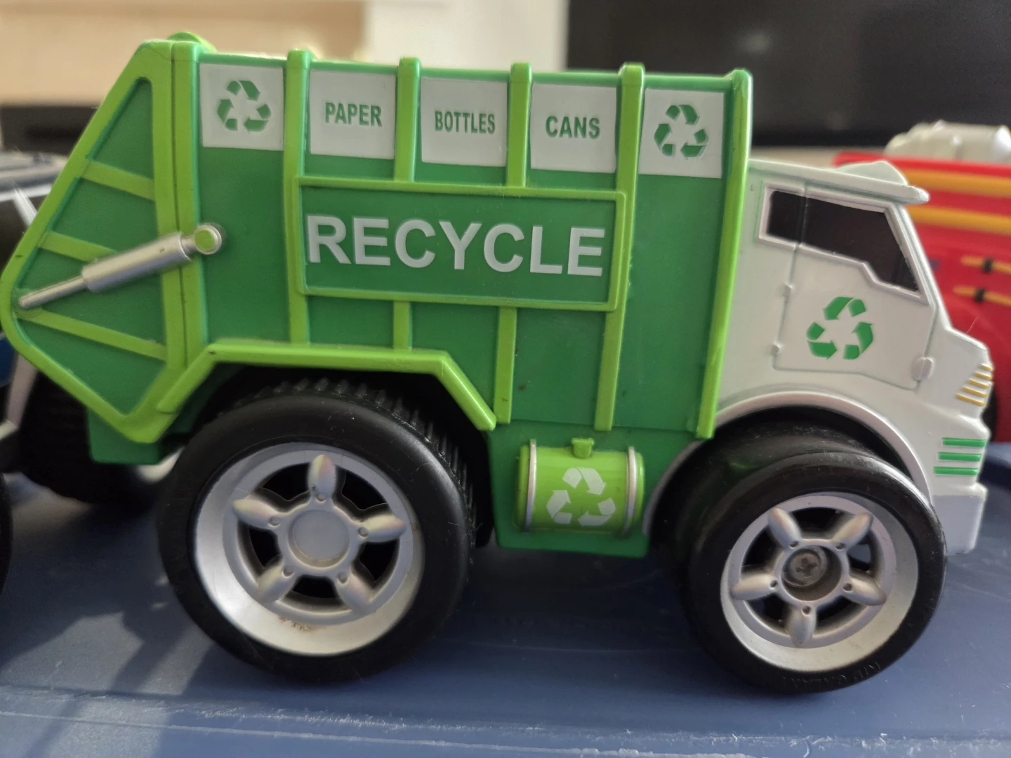 3-Pack Toy Emergency & Recycle Trucks - photo 3