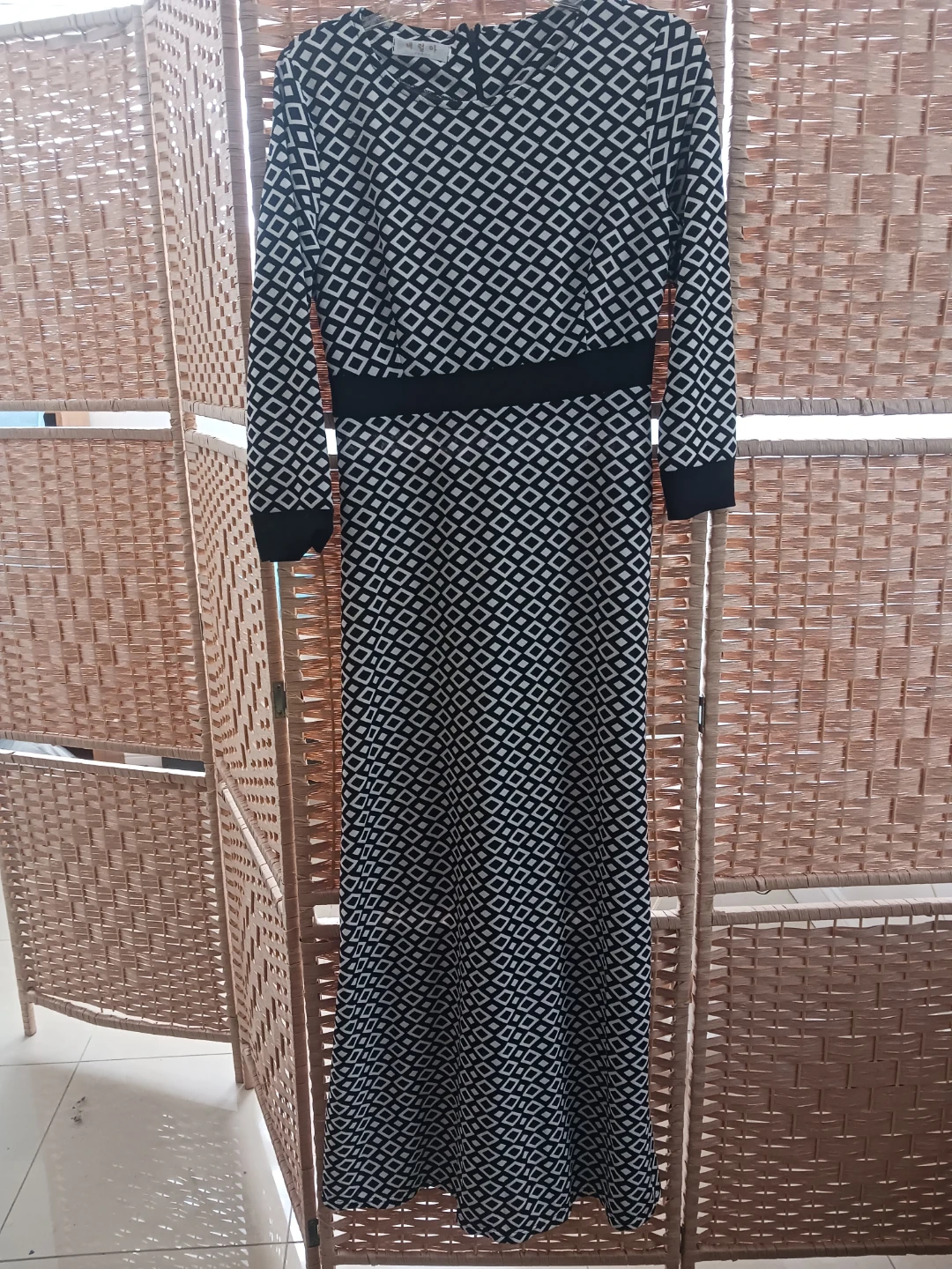 Black and White Geometric Print Maxi Dress