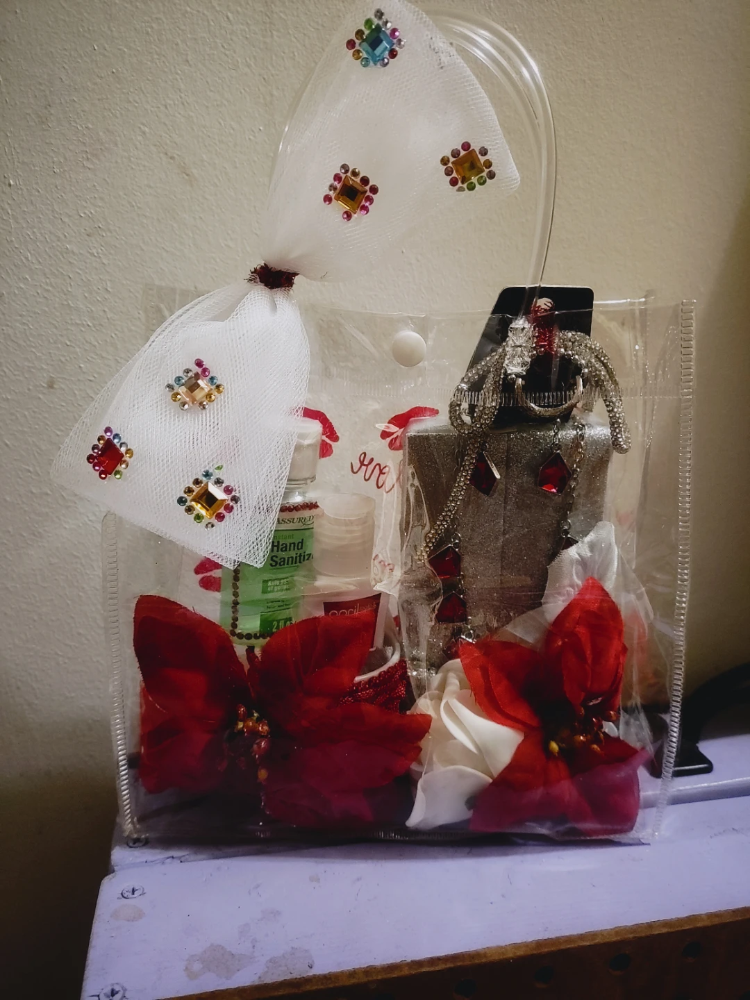 🌱Jewelry Gift Bag & other goodies Great for women and teens new - photo 2