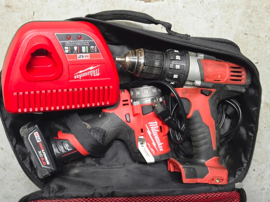 Milwaukee M12 Cordless Drill/Driver and Impact Driver Combo Kit