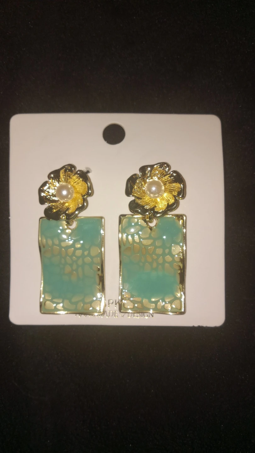 Pretty Earrings - photo 2