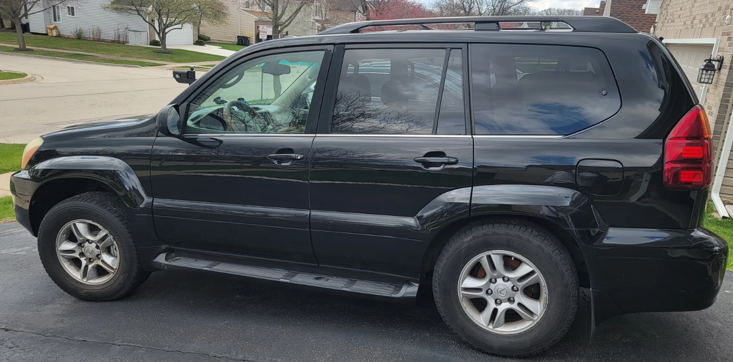 Black Lexus GX470 SUV - photo 3