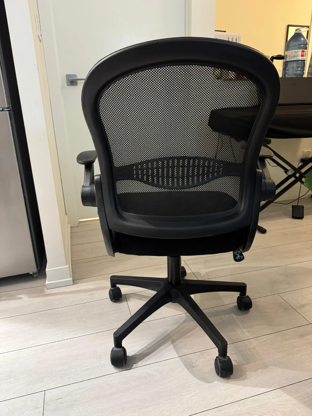 Black Mesh Office Chair - photo 2