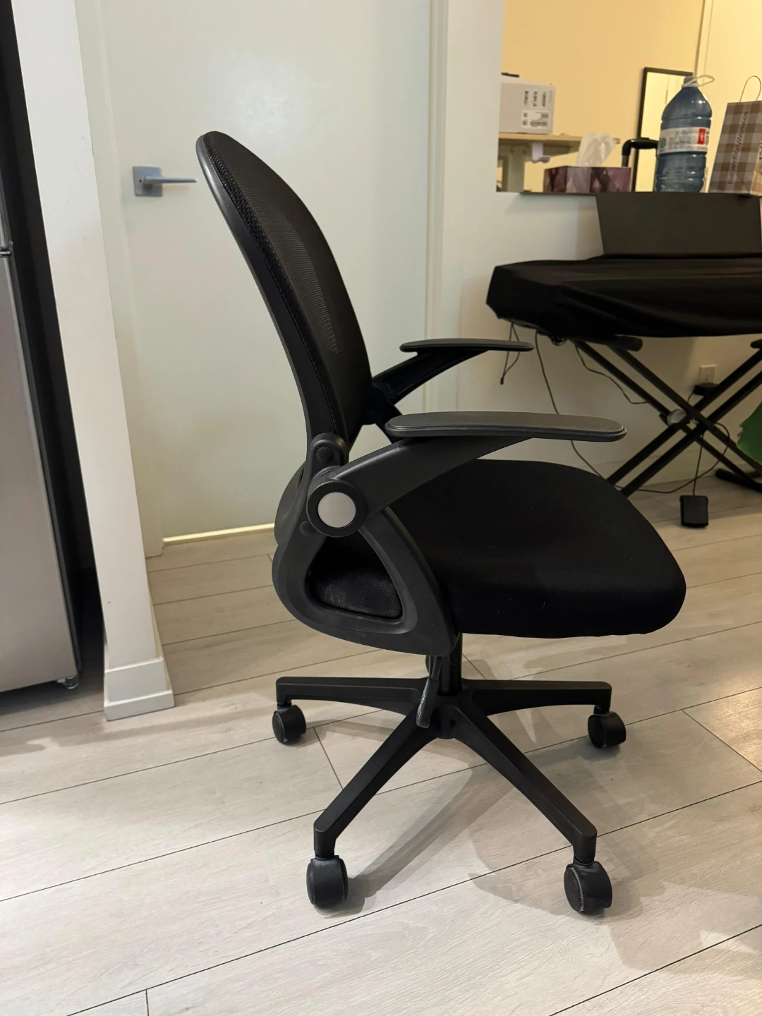 Black Mesh Office Chair - photo 4