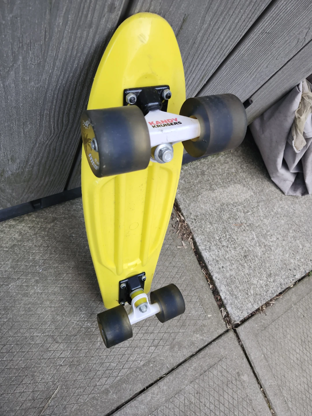 Kandy Kruisers yellow skateboard - photo 2