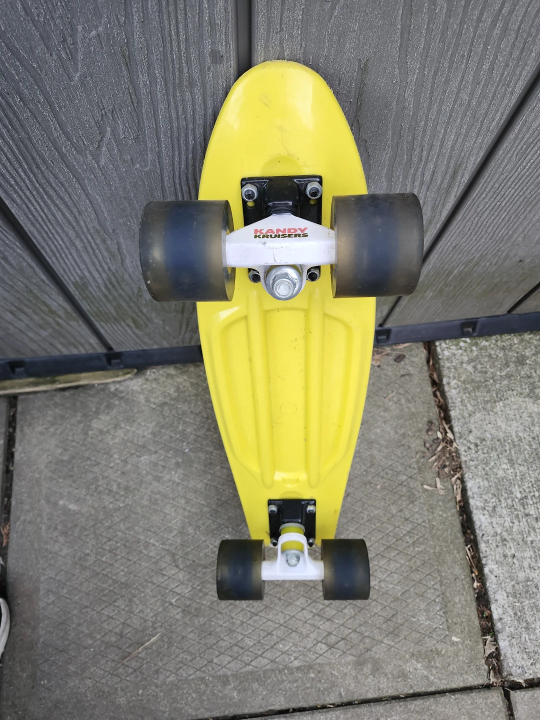 Kandy Kruisers yellow skateboard - photo 3