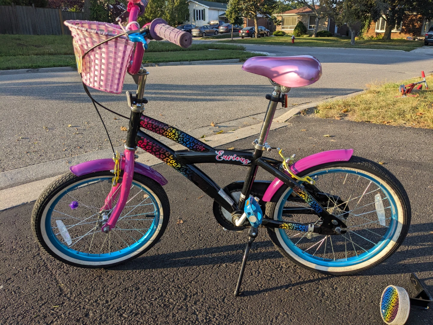 Girls Bike with basket and kickstand (18" wheels)