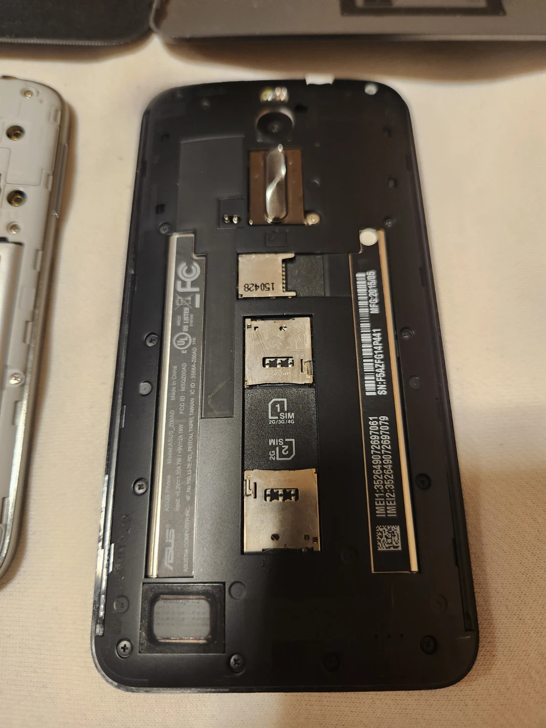 Selling Both Phones Together - photo 5