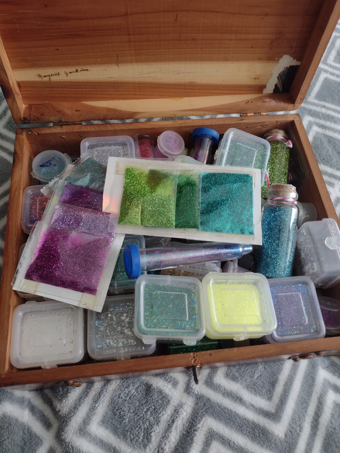 Vintage Cedar Chest with Glitter Assortment - photo 3